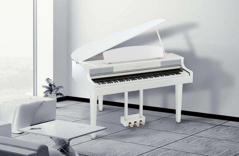 Käytetty piano valkoinen