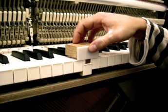 Mikä saa aikaan äänen pianossa?