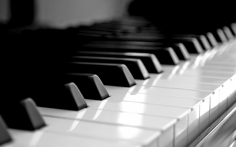 Mitä ovat pianon mustat koskettimet?